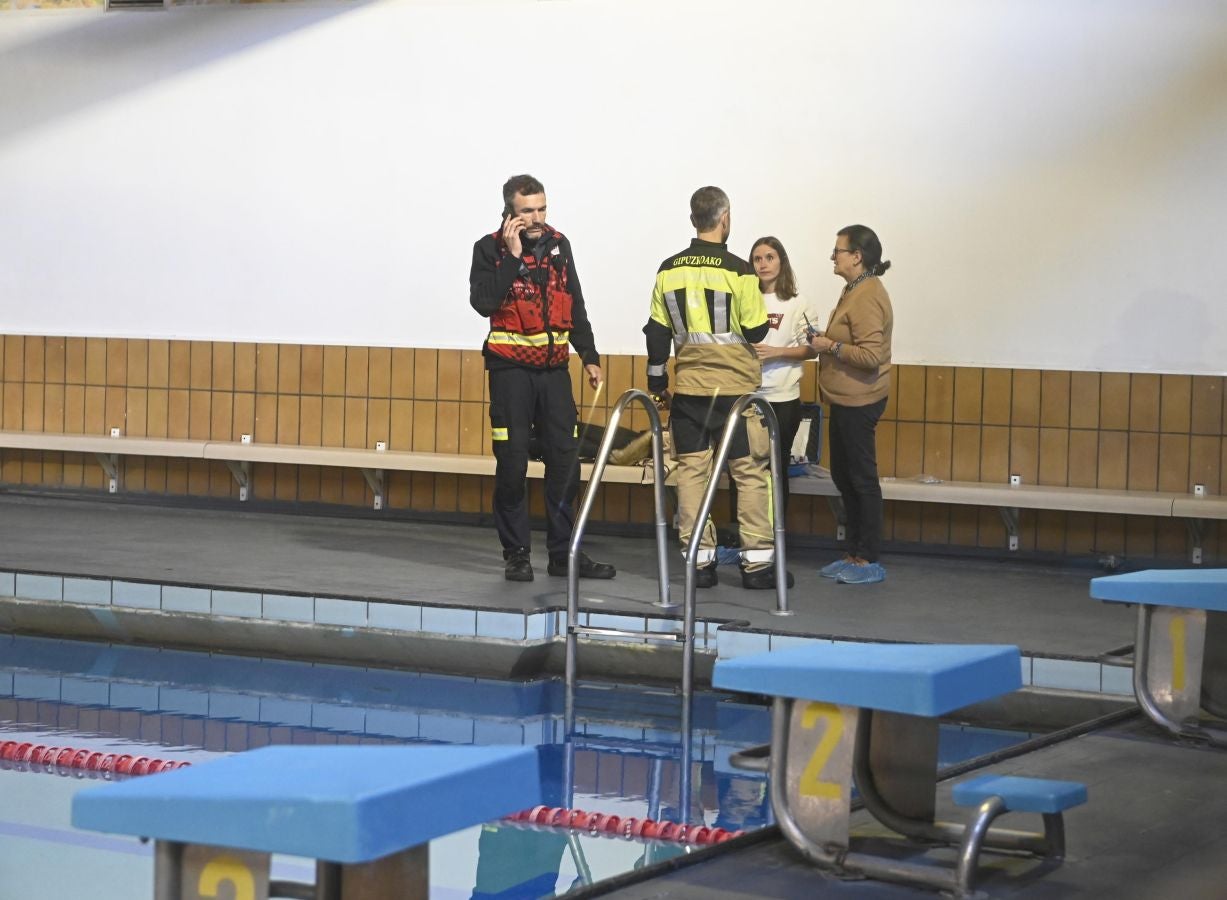 Fotos: Siete hospitalizados y varios atendidos tras un escape de cloro en el polideportivo de Ordizia