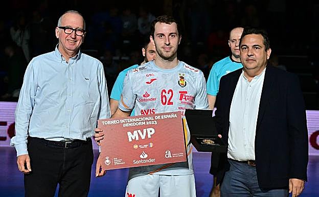 Kauldi Odriozola fue nombrado mejor jugador del partido en el amistoso jugado ante Rumania. 