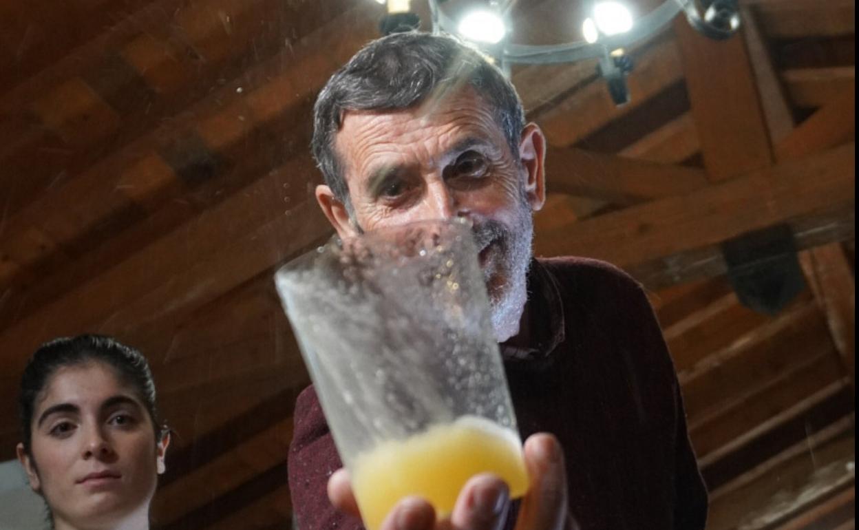 Shakira sagardotegian