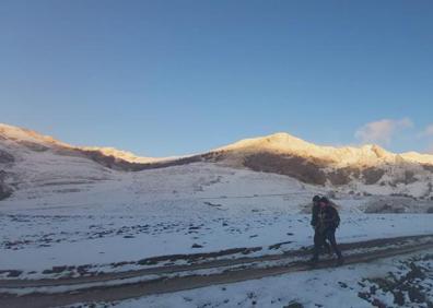 Imagen secundaria 1 - El tiempo en Euskadi: Caen los primeros copos en Gipuzkoa