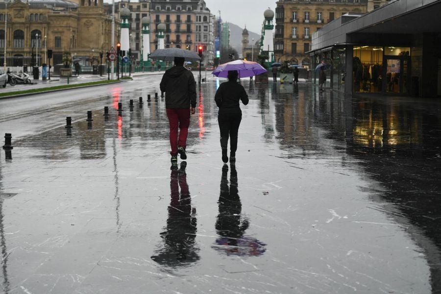 Fotos: Jornada gris y lluviosa