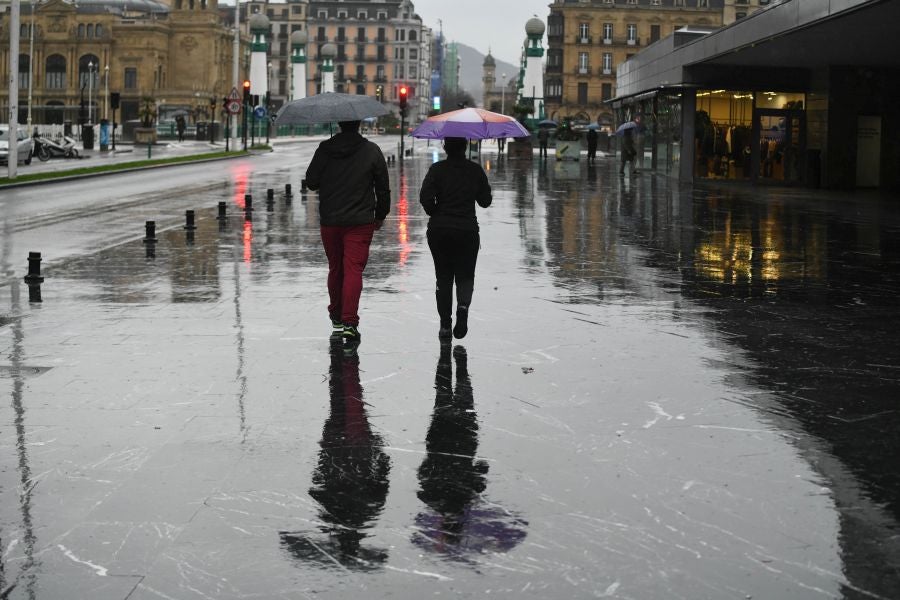 Fotos: Jornada gris y lluviosa