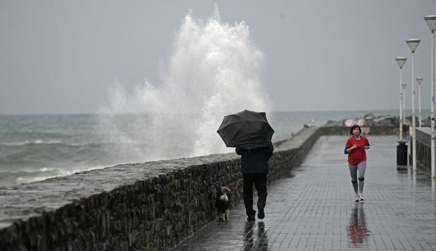 Fotos: Jornada gris y lluviosa