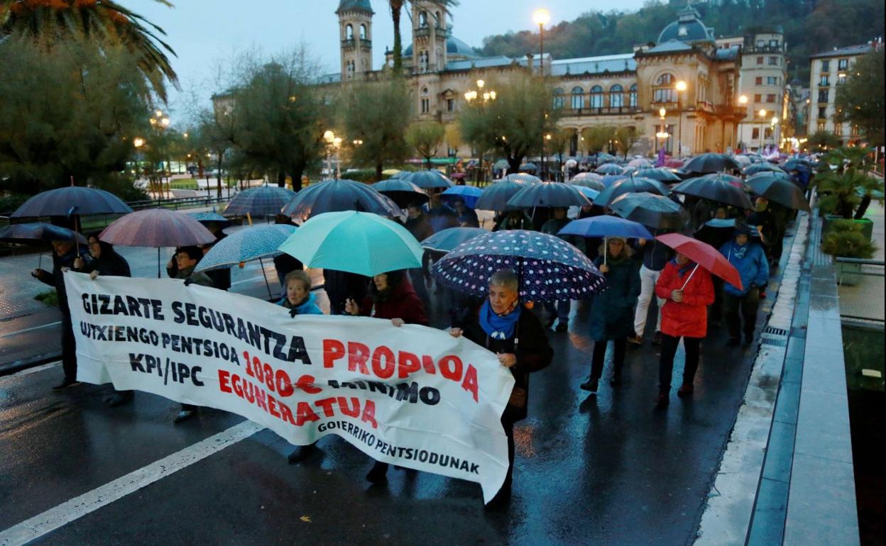 Una de las numerosas manifestaciones llevadas a cabo por los pensionistas en Donostia desde que comenzaron en 2018. 