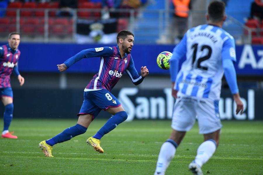 Fotos: El Eibar se hace más líder