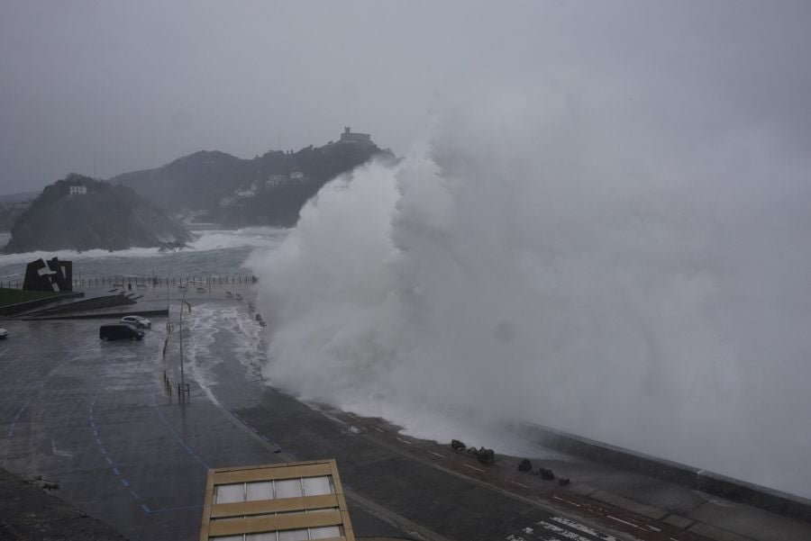 Fotos: Jornada desapacible con lluvia, viento y oleaje