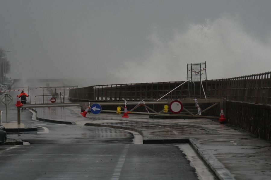 Fotos: Jornada desapacible con lluvia, viento y oleaje