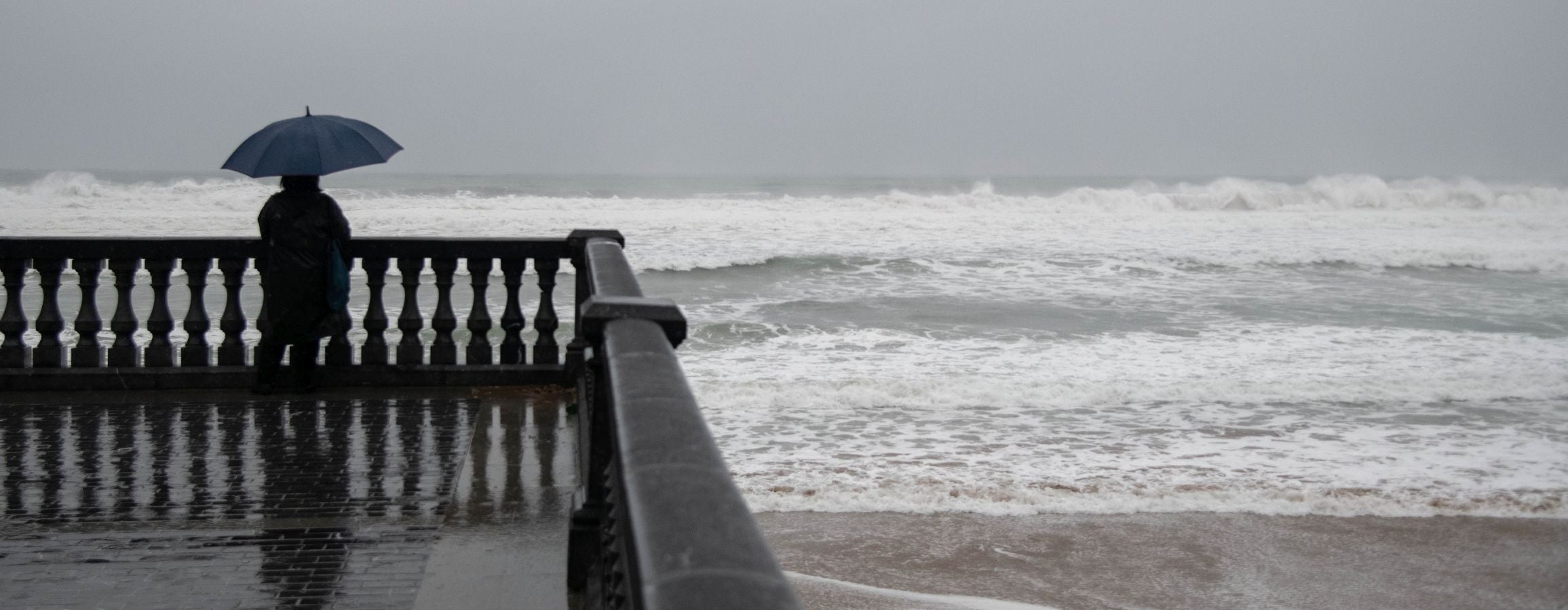 Fotos: Jornada desapacible con lluvia, viento y oleaje