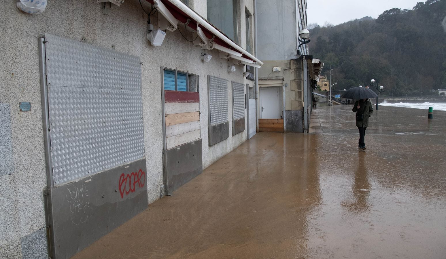 Fotos: Jornada desapacible con lluvia, viento y oleaje