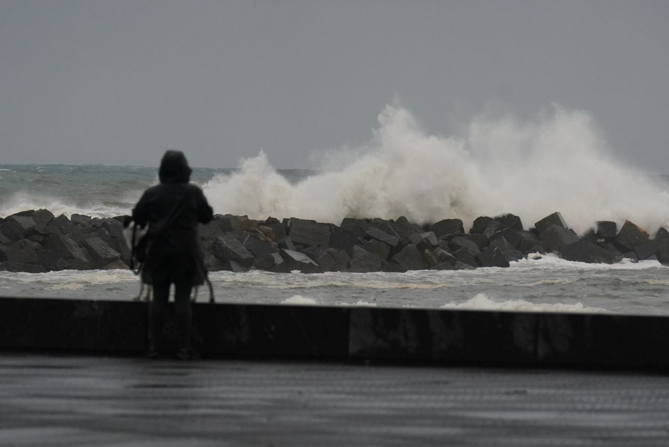 Oleaje desde la terraza del Kursaal