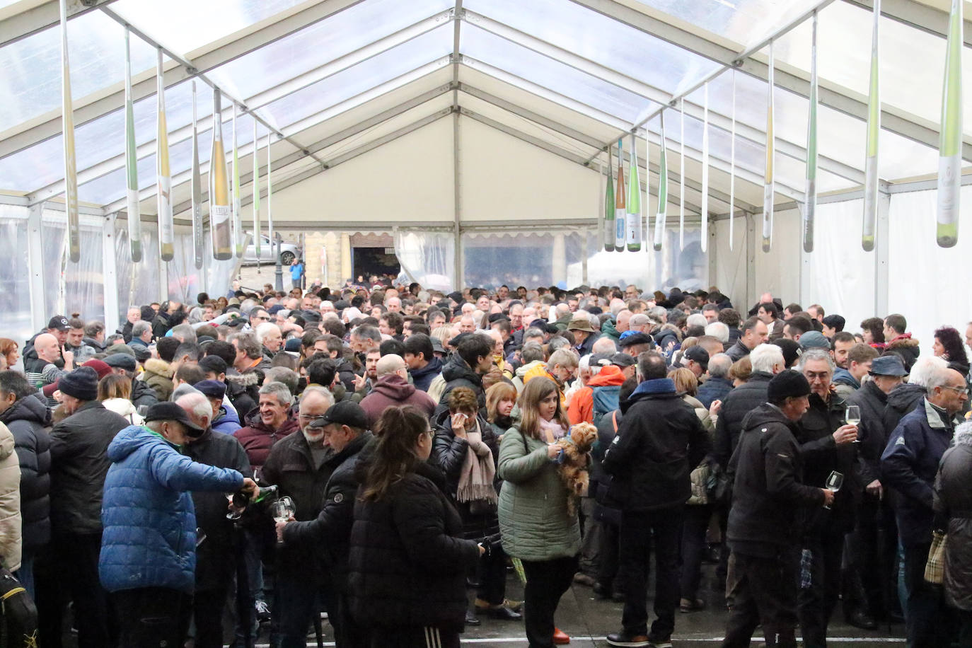 Fotos: El temporal no puede con la fiesta del txakoli