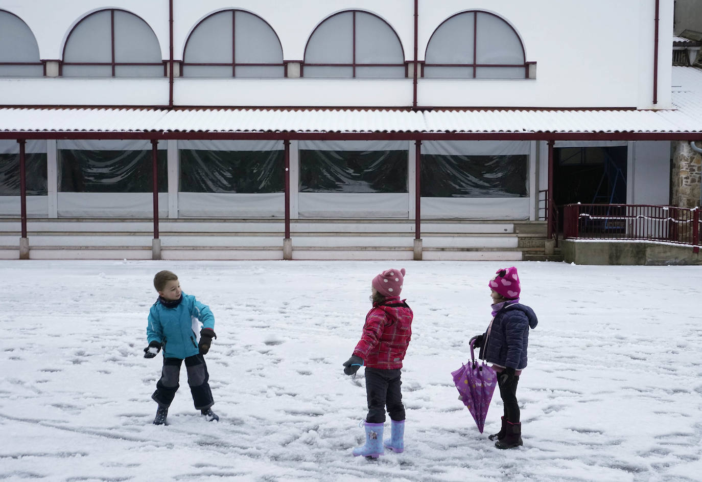 Fotos: Berastegi, bajo un manto de nieve