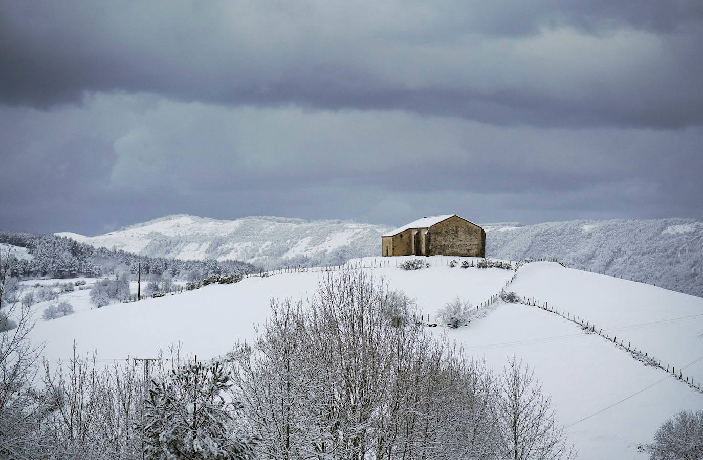 Fotos: Berastegi, bajo un manto de nieve