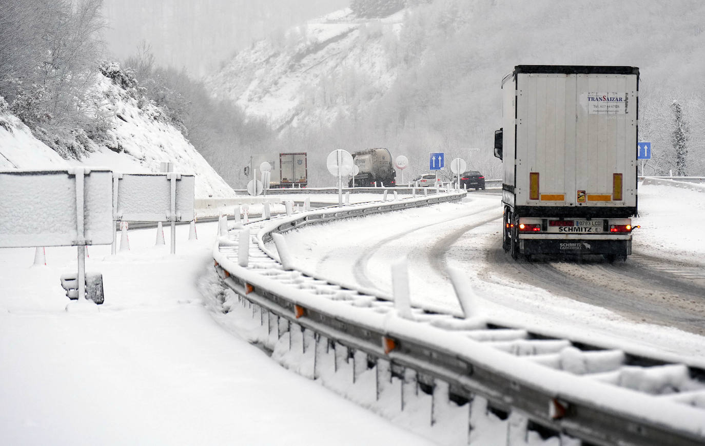 Fotos: Berastegi, bajo un manto de nieve