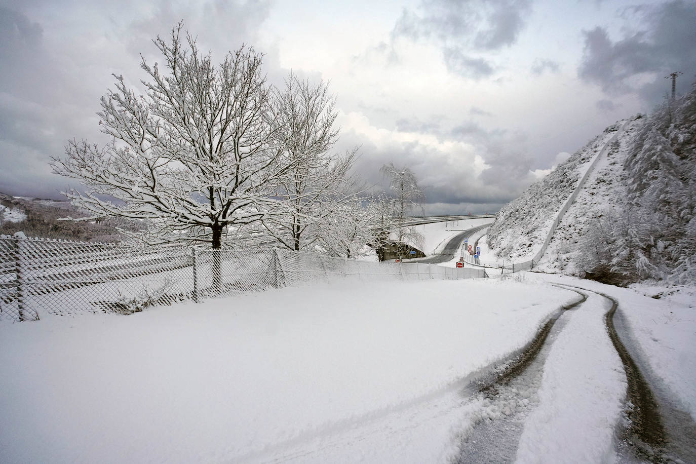 Fotos: Berastegi, bajo un manto de nieve