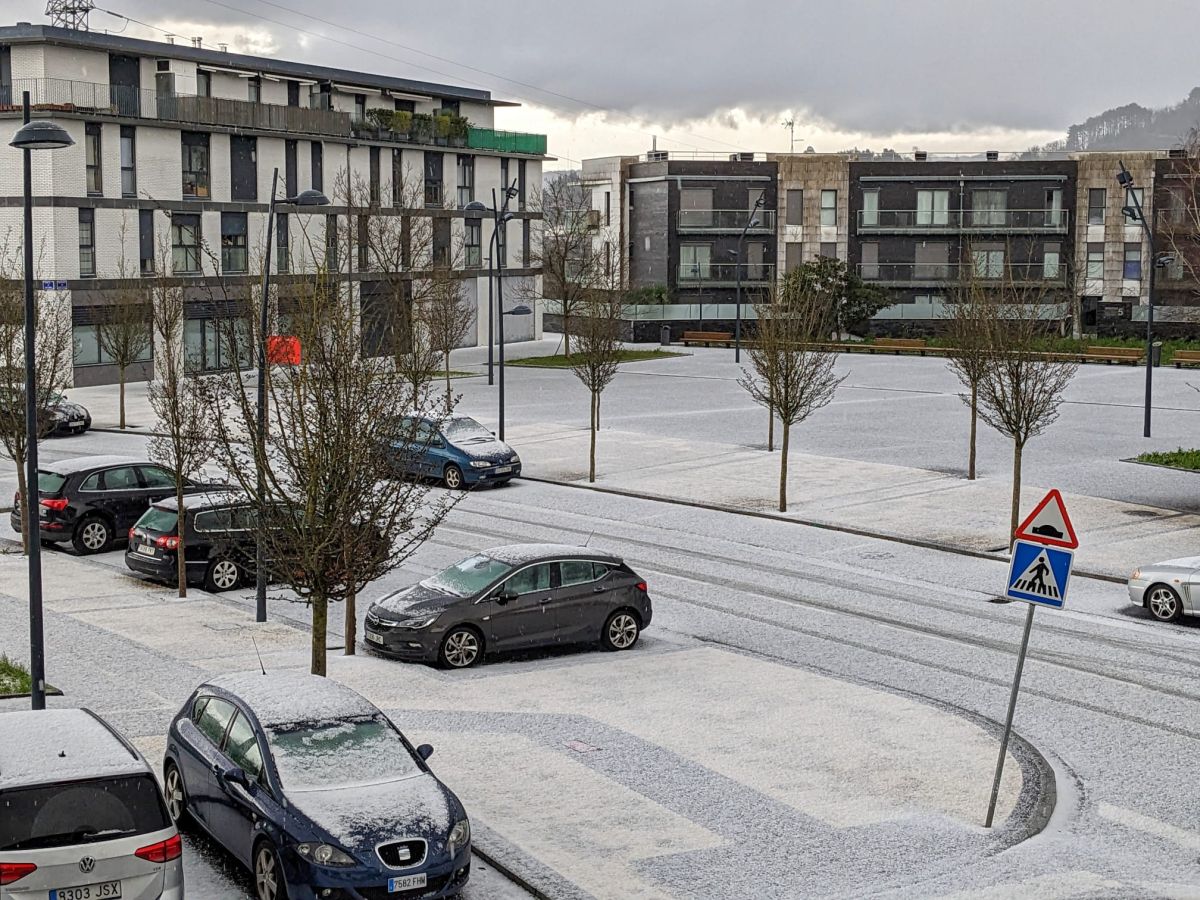Fotos: Espectacular granizada en Lasarte-Oria