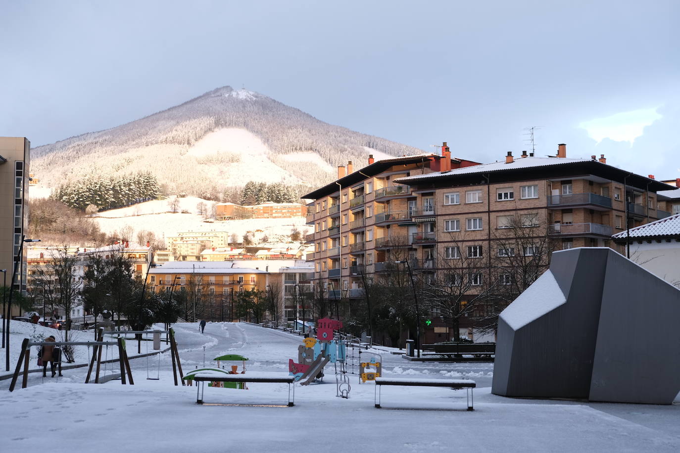 La nieve cubre Zumarraga. 