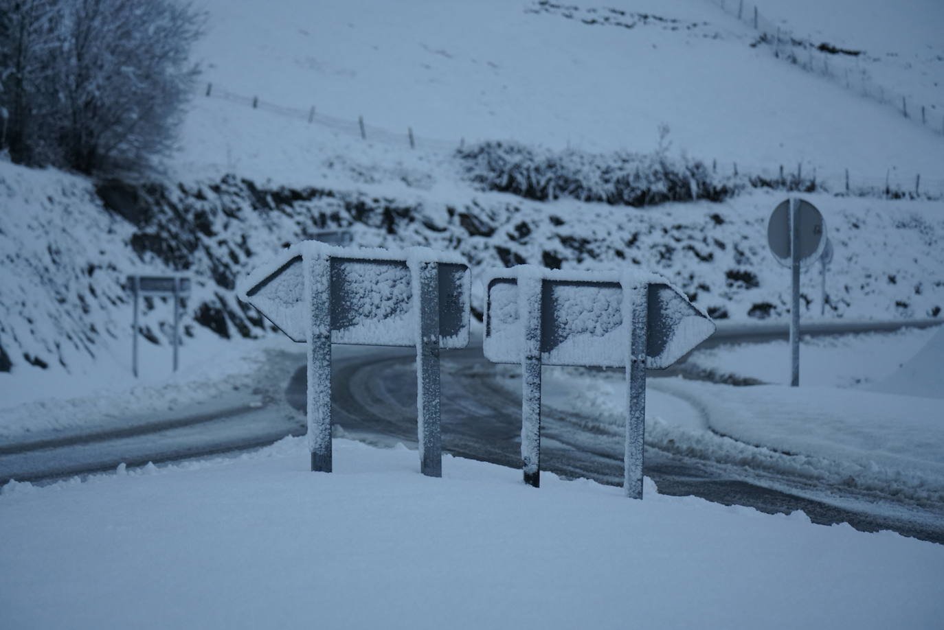 La nieve ha cubierto de nieve la zona de Berastegi.