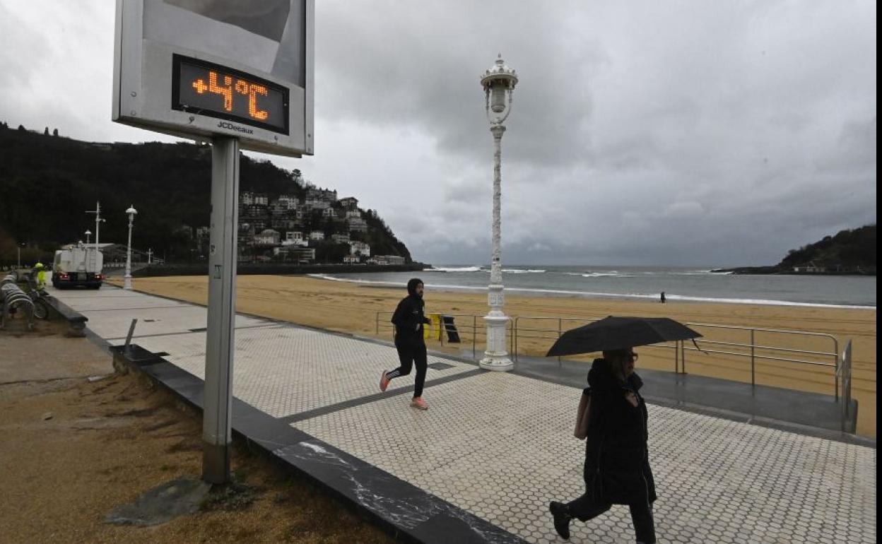 Este jueves 19, una víspera de San Sebastián lluviosa en la capital guipuzcoana.