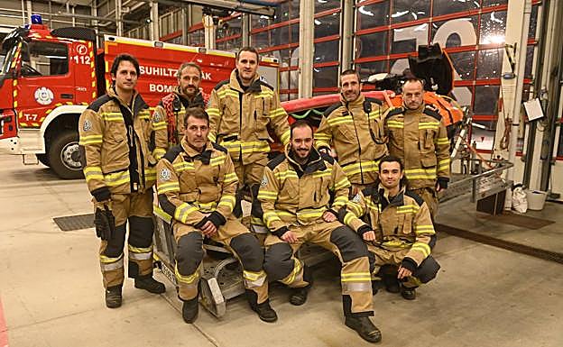 Parte del equipo de bomberos que ha participado en el operativo de rescate.