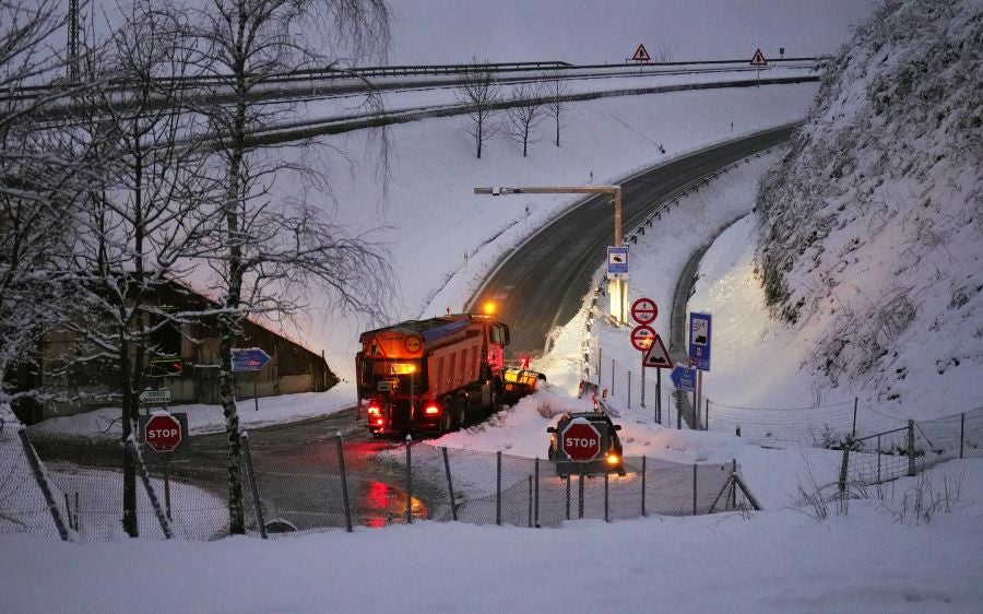 Fotos: El temporal de nieve remite poco a poco
