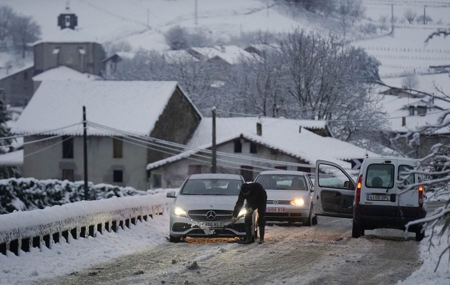 Fotos: El temporal de nieve remite poco a poco