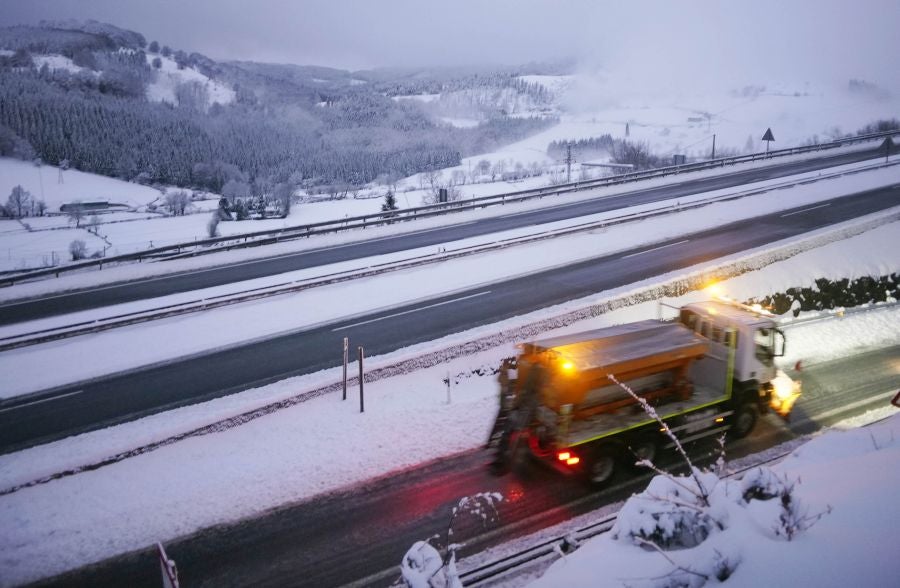 Fotos: El temporal de nieve remite poco a poco