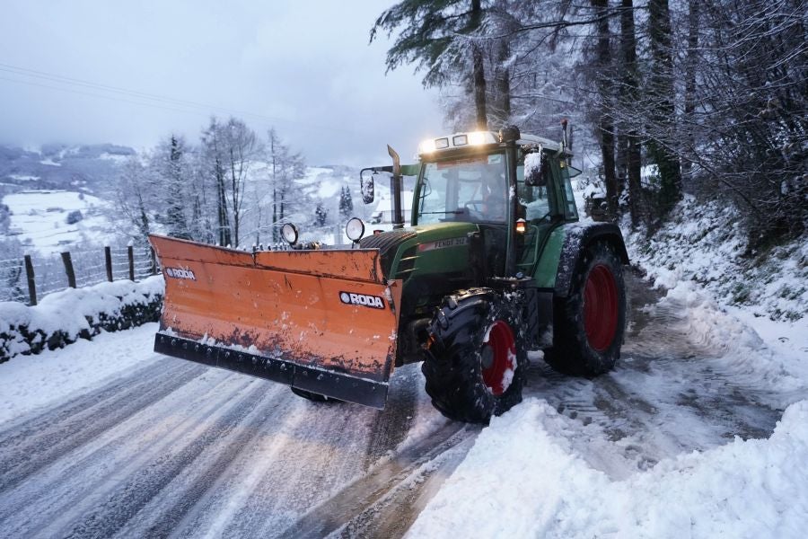 Fotos: El temporal de nieve remite poco a poco