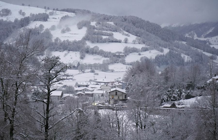 Fotos: El temporal de nieve remite poco a poco