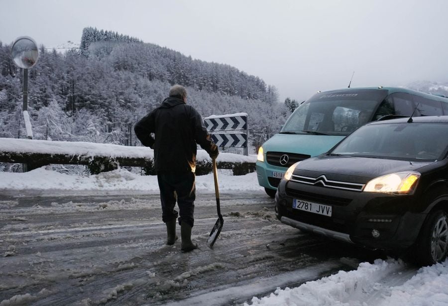 Fotos: El temporal de nieve remite poco a poco