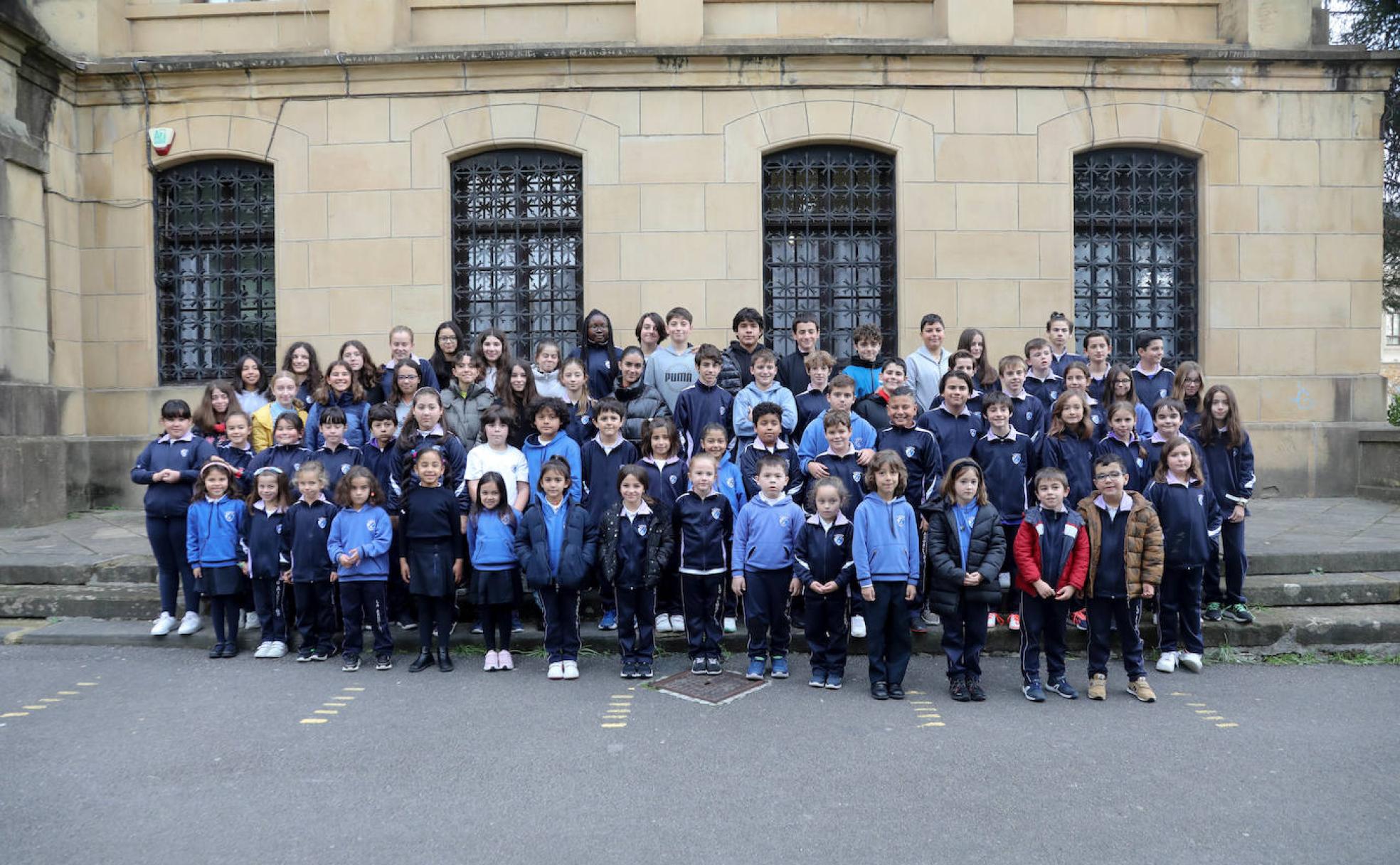 Los miembros del colegio La Asunción que desfilarán en la Tamborrada infantil. 