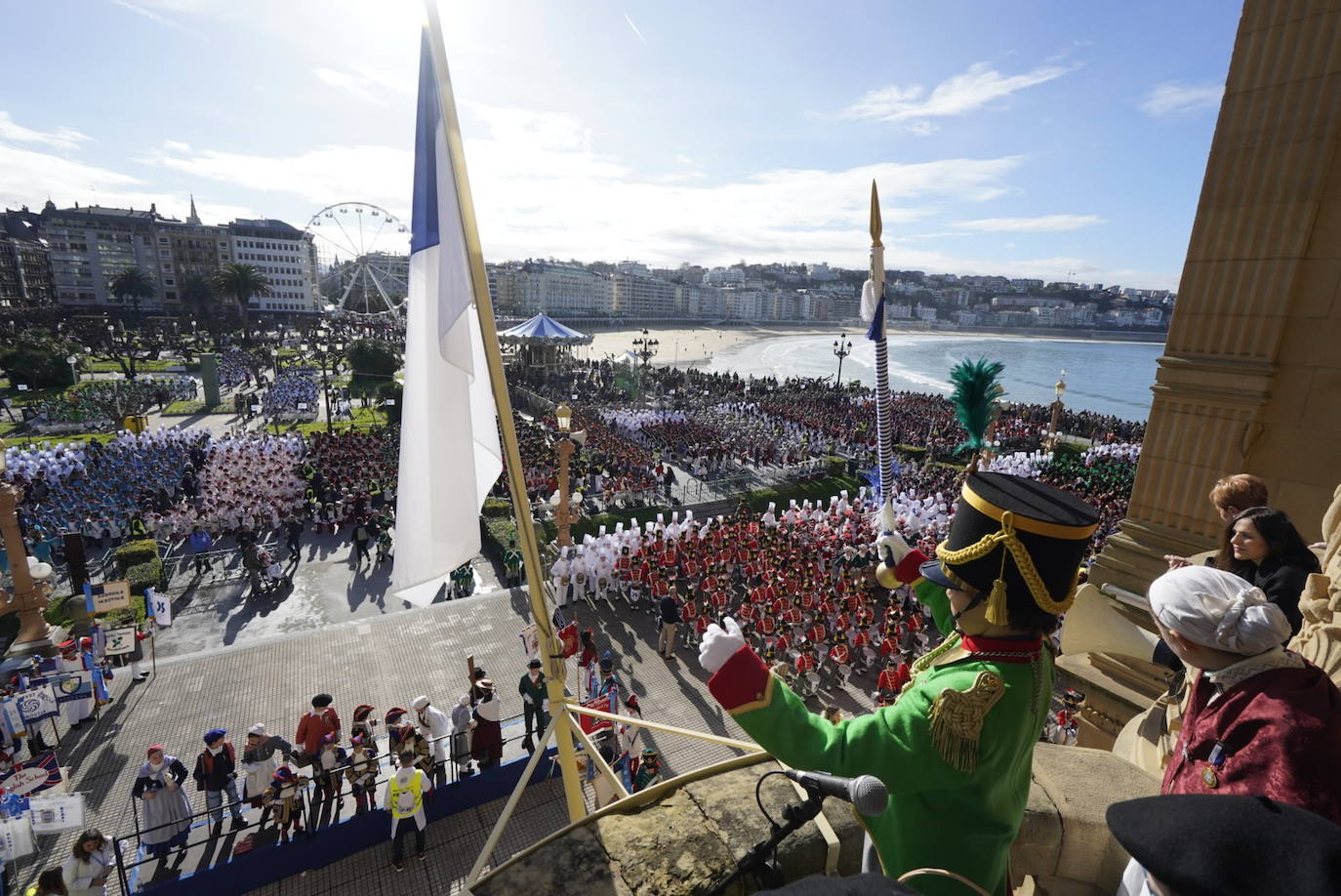 Fotos: Más de 4.000 niños y niñas dan lustre a la tamborrada infantil