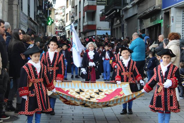 Fotos: Alegre tamborrada en Azpeitia