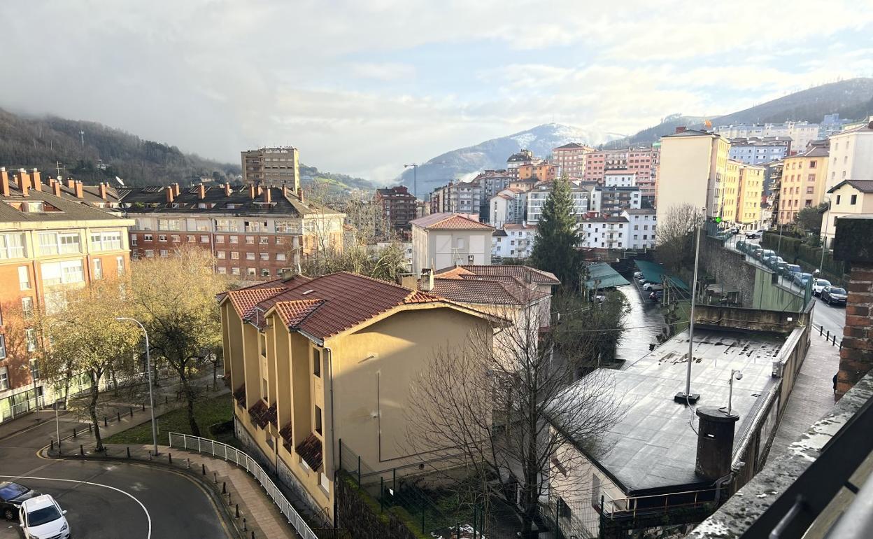 El alcalde Jon Iraola mantuvo negociaciones con el Ministerio del Interior sobre las posibilidades de traslado del cuartel de la Guardia Civil, pero este proyecto sigue sin tener avances. 