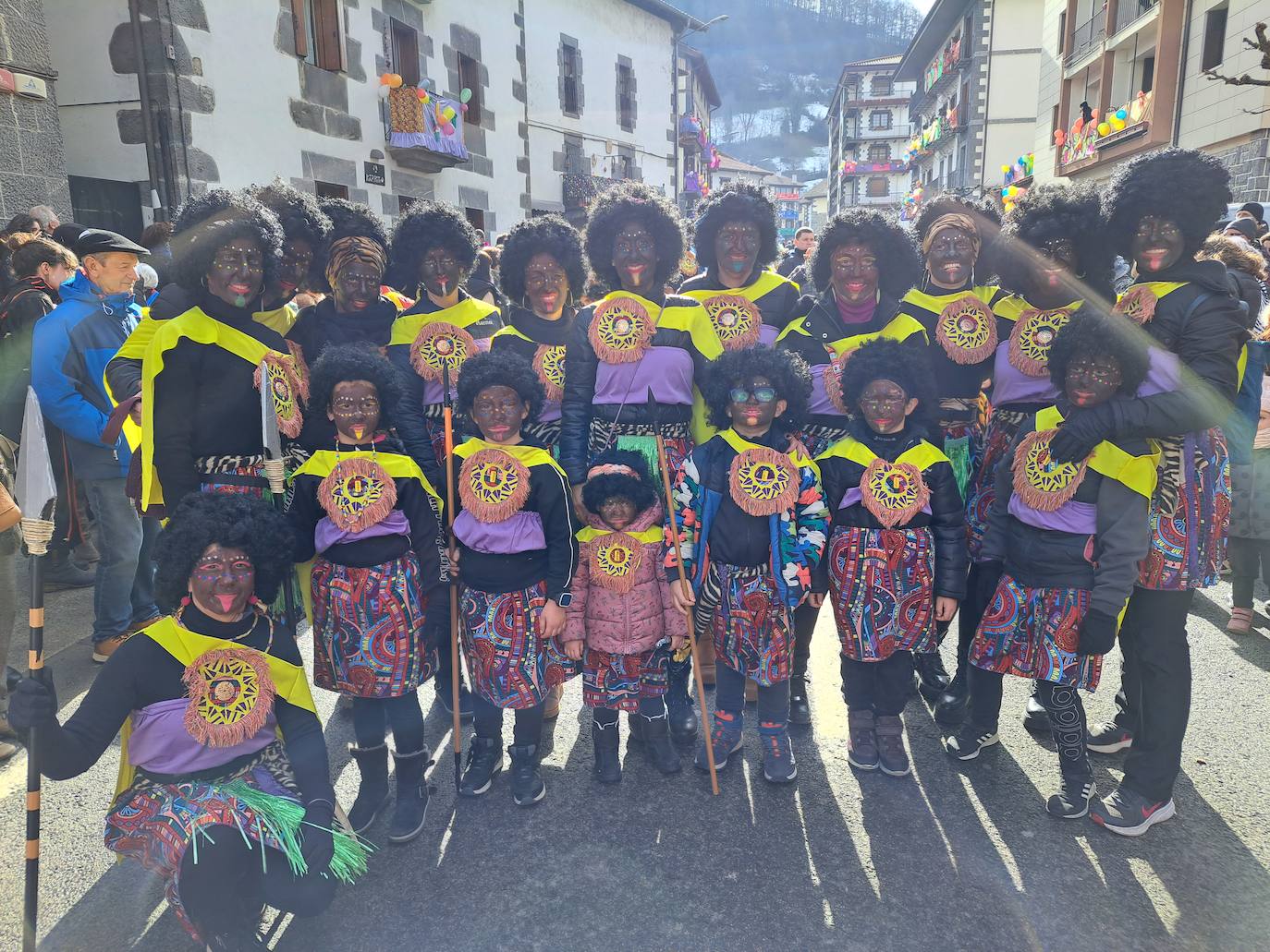 Fotos: Leitza: Inauteri giroa hotzari aurre egiteko