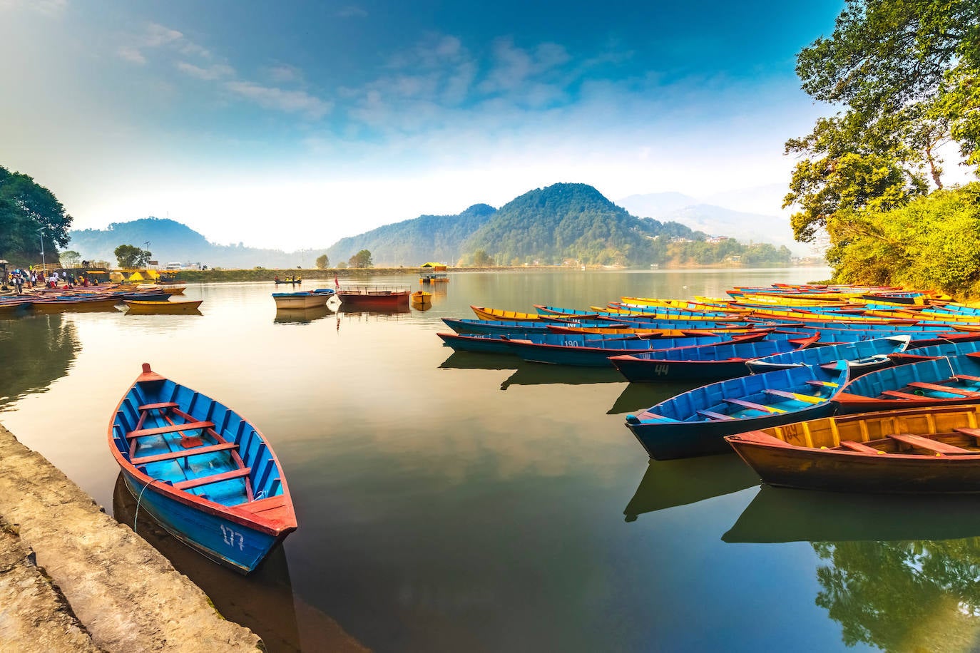 8. Nepal (Lago Begnas)