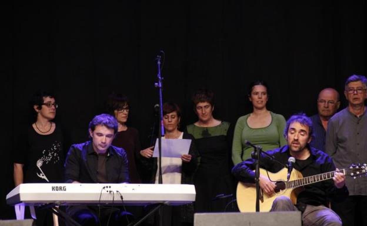 2019ko martxoan Aitor Sarasuaren omenez egindako ekitaldiko argazkia. 