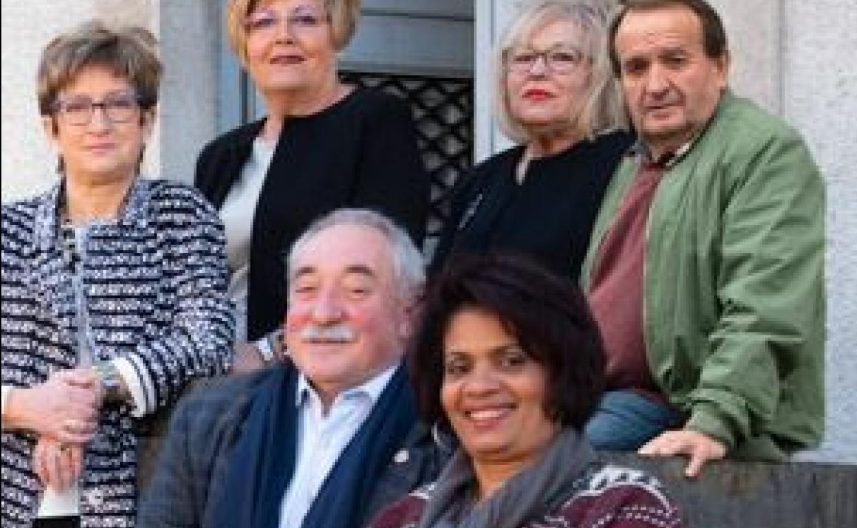 Juan Luis Cid, en el centro, con otros compañeros de partido.