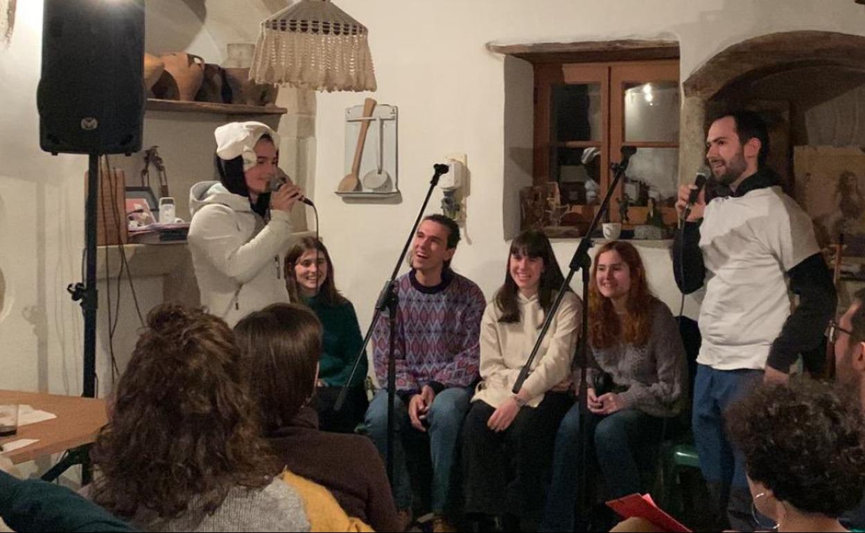 Bertsolari gazteentzako lehiaketa: Bihar izango da Bertsuxurlako finala