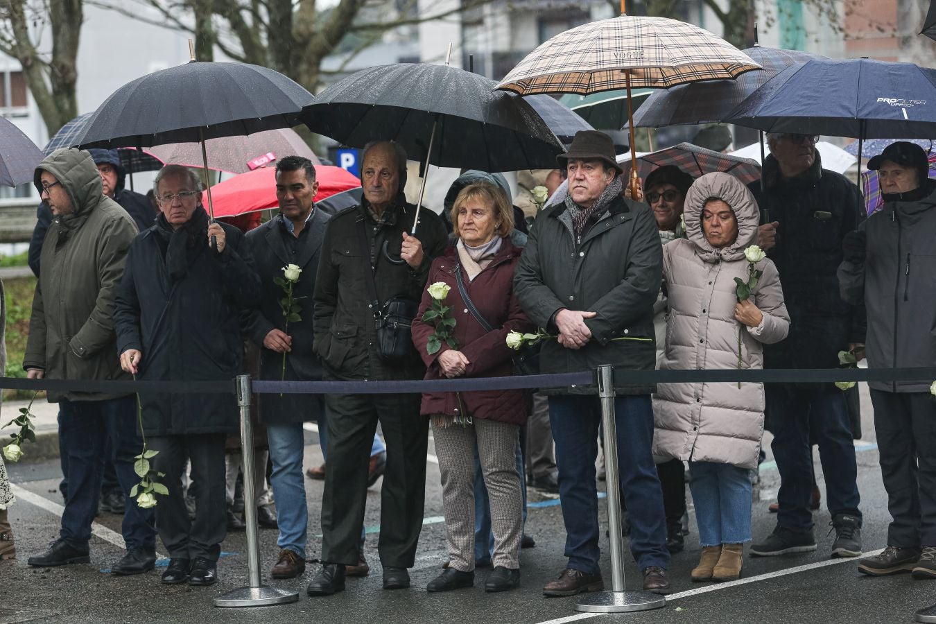 Fotos: Homenaje a dos guardias civiles en Egia