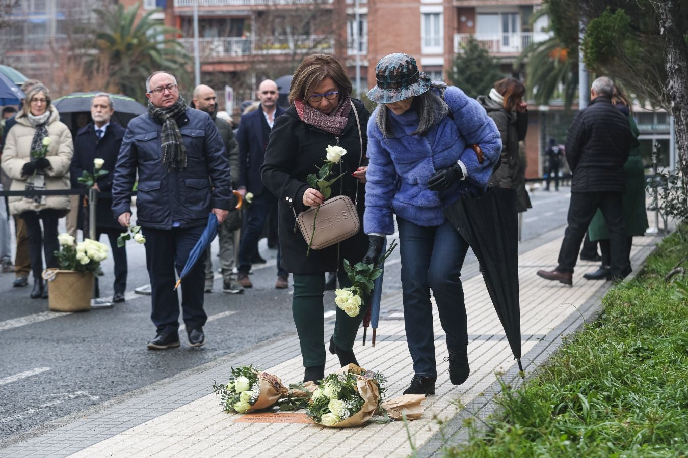 Fotos: Homenaje a dos guardias civiles en Egia