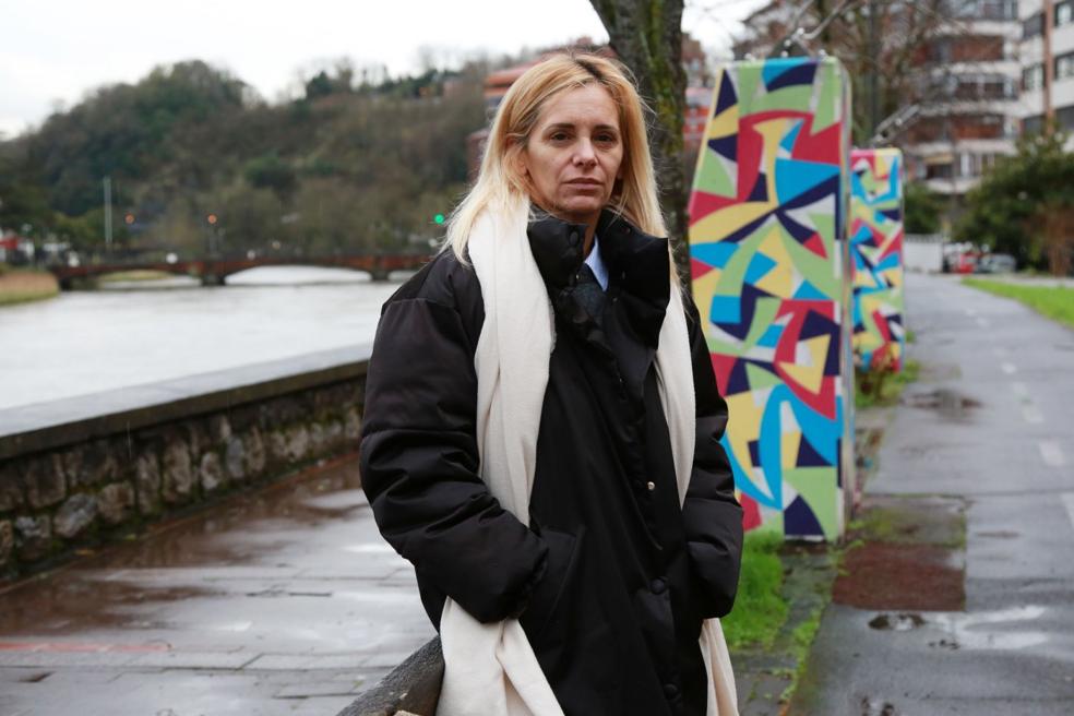 Jeanet Beaumont, en el barrio donostiarra de Loiola. «No puedo seguir viendo a mi hijo destruyéndose», dice. 