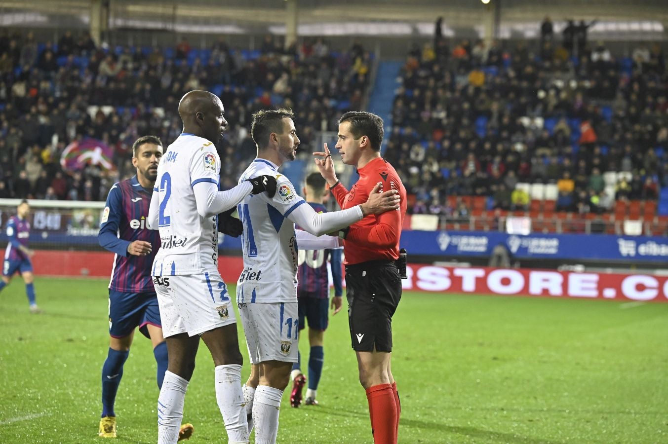 Fotos: El Eibar empata en casa ante el Leganés
