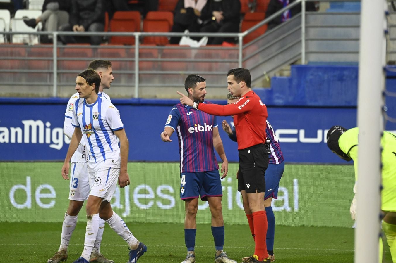 Fotos: El Eibar empata en casa ante el Leganés