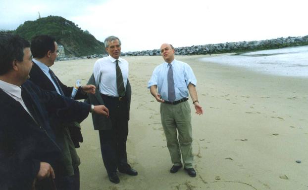 Campaña electoral. Elorza y Borrell disputaron una carrera en la nueva playa de Gros en 1995.