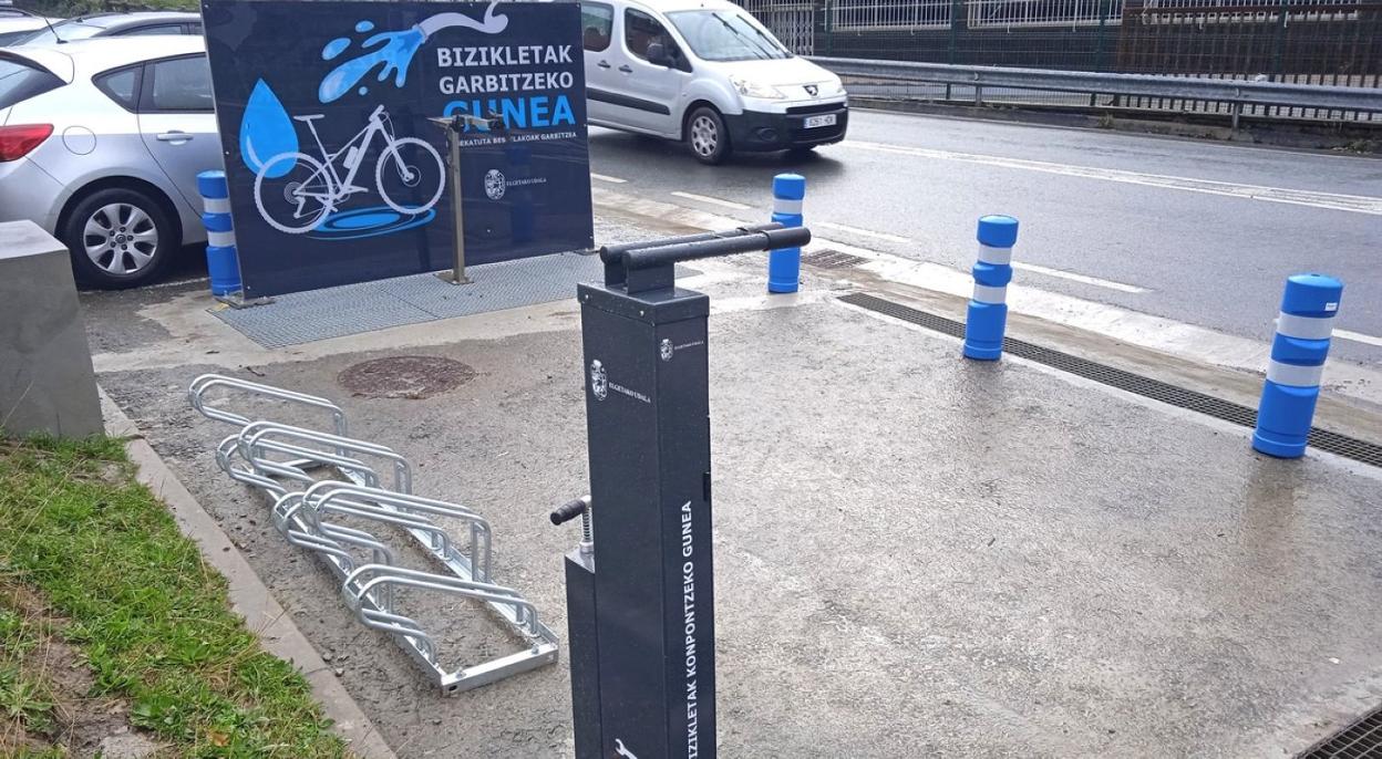 El renovado y mejorado punto de limpieza de bicicletas lleva semanas en funcionamiento. 