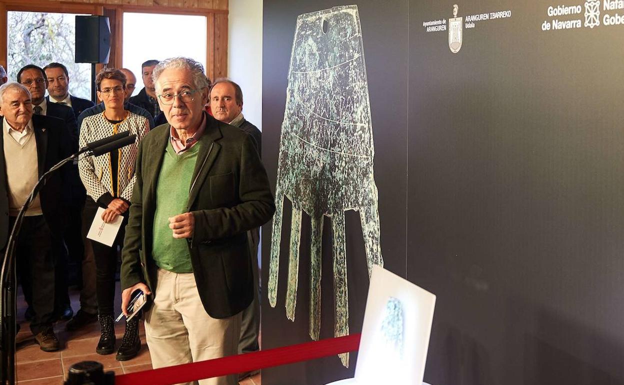 El especialista Joaquín Gorrochategui en la presentación d la mano de Irulegi, en noviembre. 