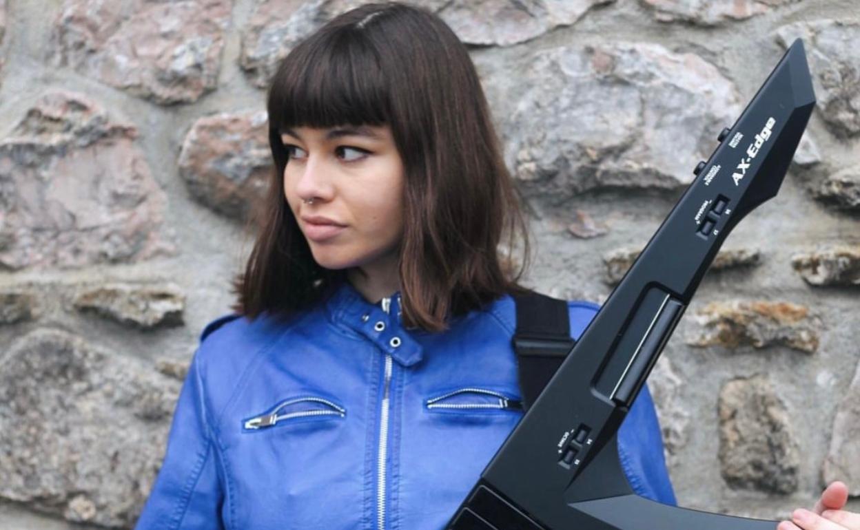 Akaleia teklatu-sintonizadorearekin.