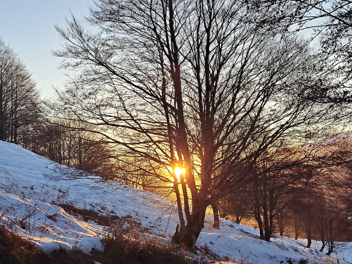 Fotos: Eguzkizko Muinoa, entre nieve y rayos de sol