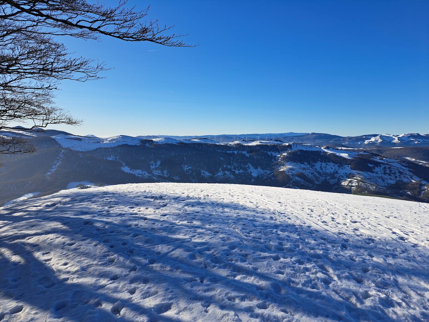 Fotos: Eguzkizko Muinoa, entre nieve y rayos de sol
